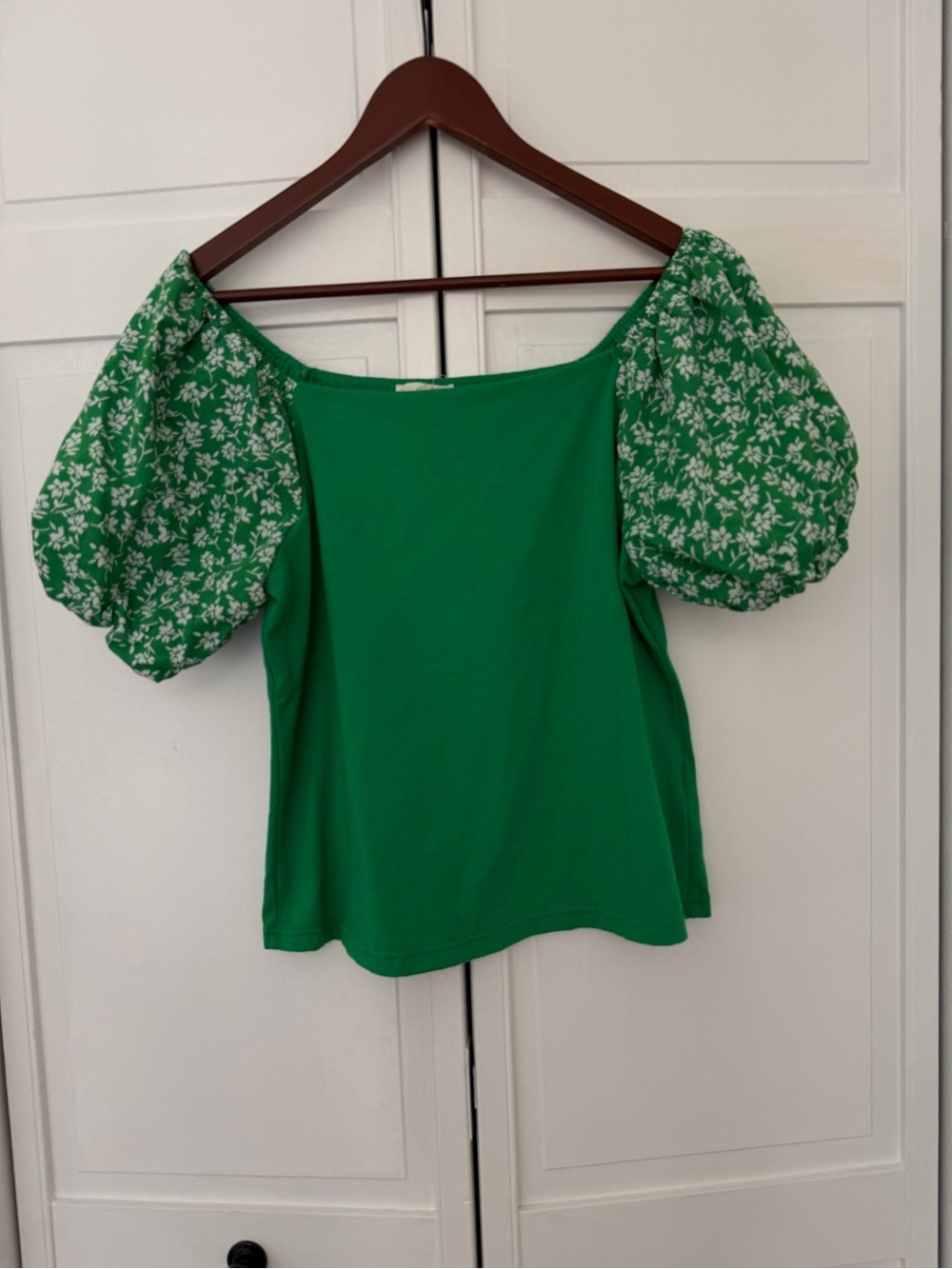 Easel Green  Puff-Sleeve Women's Top